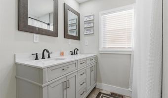 121 RIPLEY Ave, Adairsville, GA 30103