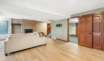 1331 N BRIARCLIFF Dr, Appleton, WI 54915