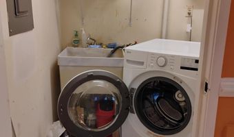 6926- E LITTLE RIVER Tpke, Annandale, VA 22003