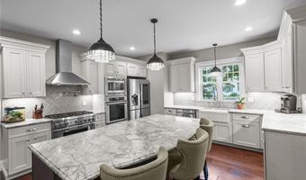 1004 Great Rd, Lincoln, RI 02865