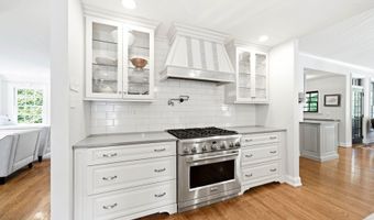 12601 N Osage Rd, Anchorage, KY 40223