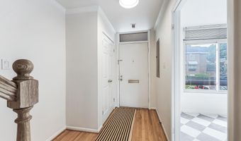1763 S HAYES St 2, Arlington, VA 22202