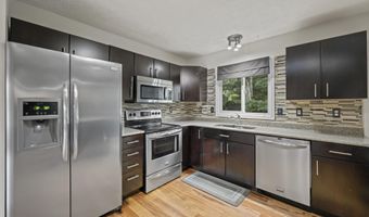 8 AMYS WAY Ct, Baltimore, MD 21234