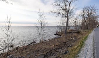 39 W Shore Rd, Alburgh, VT 05440