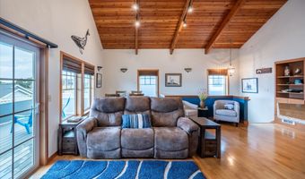 1323 VILLAGE Loop, Bandon, OR 97411