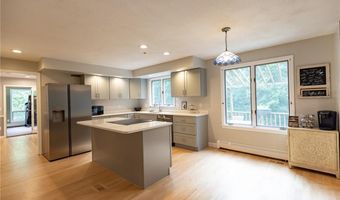 20 Lincoln Dr, North Smithfield, RI 02896