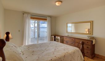 23 Mud Pt S, Alburgh, VT 05440
