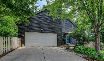 2877 Glacier Valley Rd, Fitchburg, WI 53711