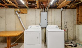 1619 HyVue St, Adel, IA 50003