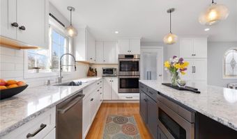 14 Hulls Ct, Jamestown, RI 02835