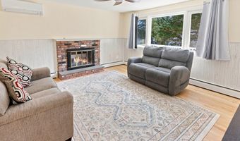 9 Whitewood Rd, Clinton, CT 06413