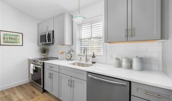 32 Exchange St 204, East Greenwich, RI 02818