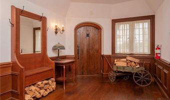 57 Ledge Rd 2, Newport, RI 02840