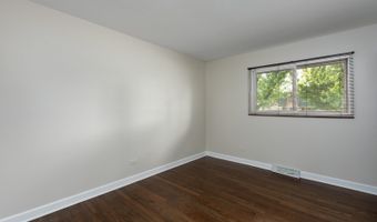 838 S Michigan Ave, Addison, IL 60101