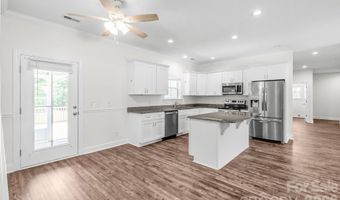 939 Old Stagecoach Rd, Camden, SC 29020