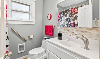 1015 E ELDORADO St, Appleton, WI 54911