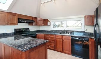 22 Mount Vernon St C, Newport, RI 02840