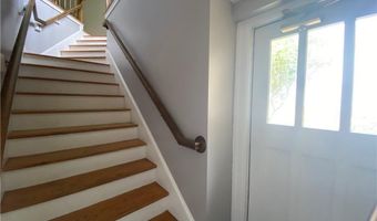 61 Ledge Rd J, Newport, RI 02840