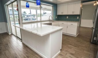 6322 BALBOA Ln, Apollo Beach, FL 33572