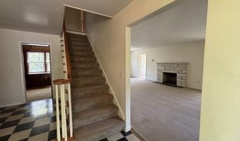4 Noonan Ln, Albany, NY 12209