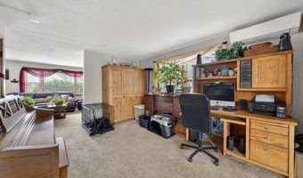 22 Connecticut Ave, Middletown, RI 02842