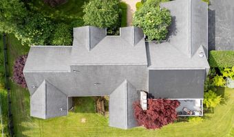 330 Countryside Dr, Ashland, OH 44805