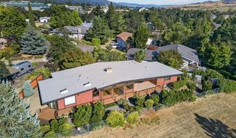 738 Fairway Ct, Ashland, OR 97520