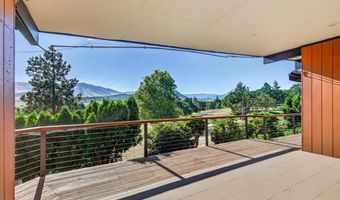 738 Fairway Ct, Ashland, OR 97520