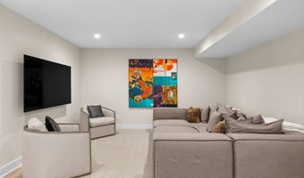 97 Oak Ln, Amagansett, NY 11937