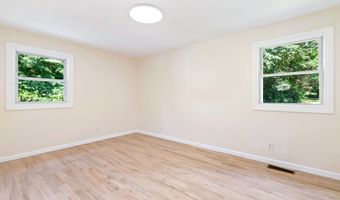 31 Flat Rock Rd, Branford, CT 06405