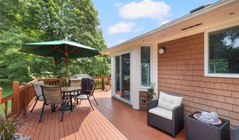 4 Wabasso Ter, Middletown, RI 02842