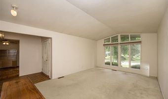 425 Kenilworth Ln, Ballwin, MO 63011