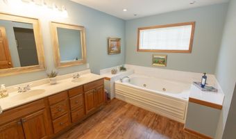 616 N Easton Dr, Angola, IN 46703