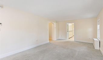 4 Chase Ln, Lincoln, RI 02865