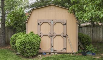 1640 Ridge Hill Ln, Indianapolis, IN 46217