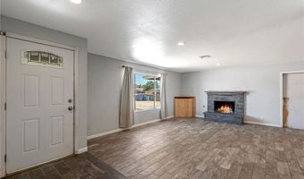 16050 Pawnee Rd, Apple Valley, CA 92307