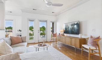 2101 N MONROE St #403, Arlington, VA 22207