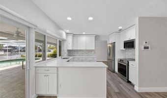 6305 COTTONWOOD Ln, Apollo Beach, FL 33572
