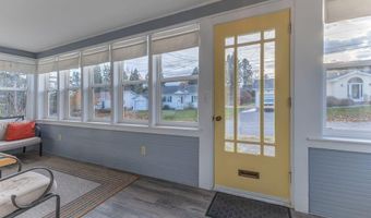 28 Mountainview Ave, Bangor, ME 04401