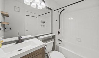 300 Briarcrest Dr 140, Ann Arbor, MI 48104