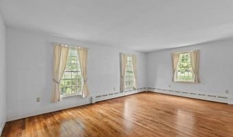8 North Dr, Middletown, RI 02842