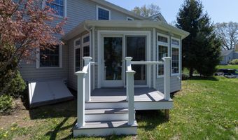 9 Howd Ave, Branford, CT 06405
