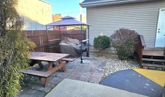 105 N Division St, Anamosa, IA 52205