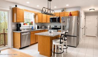 14 W Chickadee Ln, Albrightsville, PA 18210