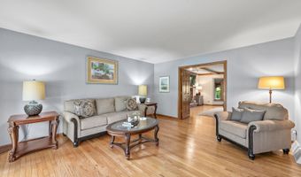 14 Hampton Ct, Algonquin, IL 60102