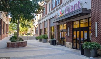 1016 S WAYNE St 302, Arlington, VA 22204