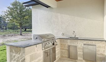 105 PIONEER Trl, Adkins, TX 78101