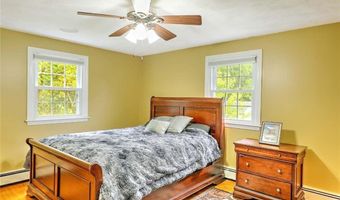 4 Johnson Ct, Bristol, RI 02809