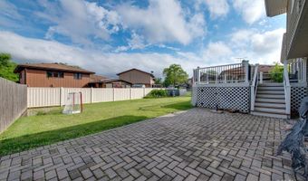 1233 N Hickory Trl, Addison, IL 60101