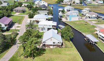 424 Riverview Dr, Bay St. Louis, MS 39520